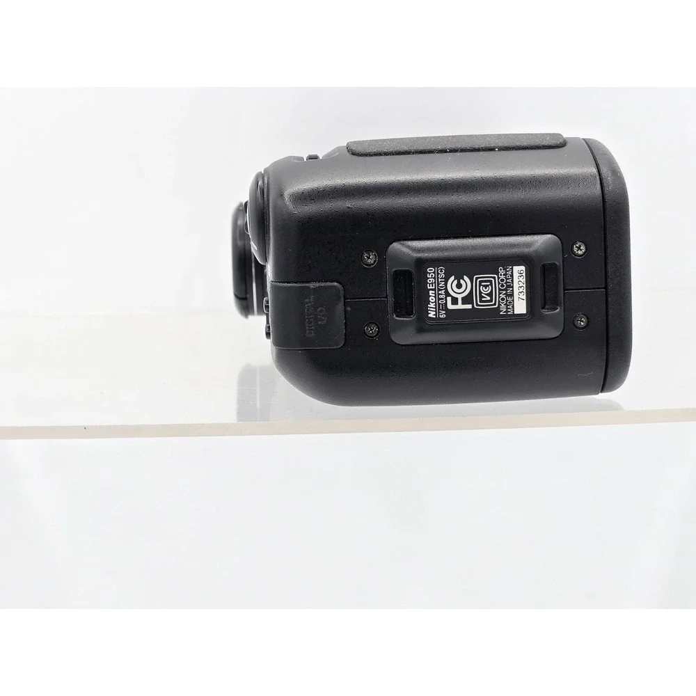 Nikon Coolpix 950 Digital Camera -‎ FOR PARTS NO POWER - Battery Corrosion